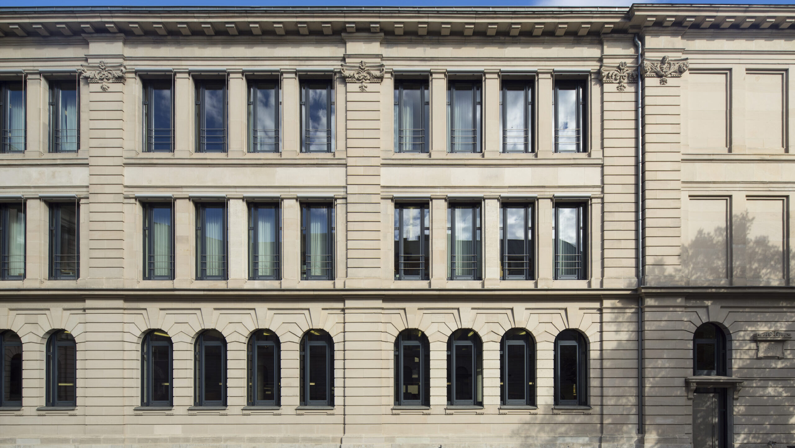 249_10_wuerzburg_musikhochschule_aussen-1